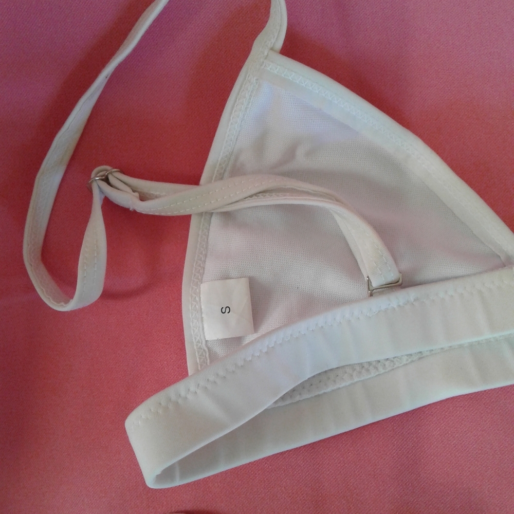 Bikini - Picture 3 of 3
